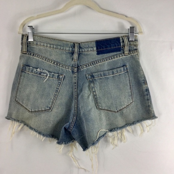 CHELSEA & violet light wash floral embroidered frayed hem denim jean shorts NWT - Picture 6 of 7